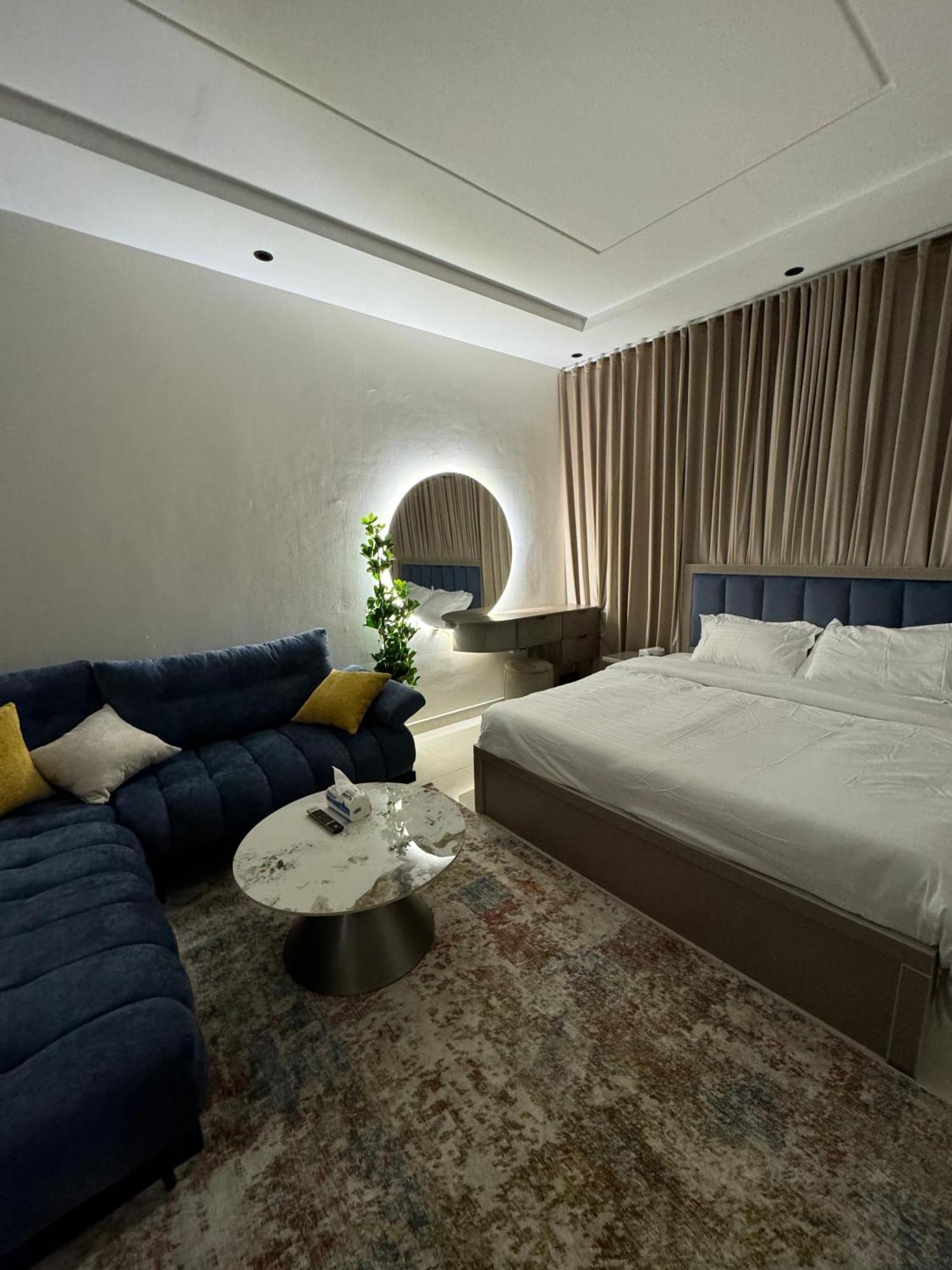 Apartment Self Entry Elegant Studio Near Blvd *